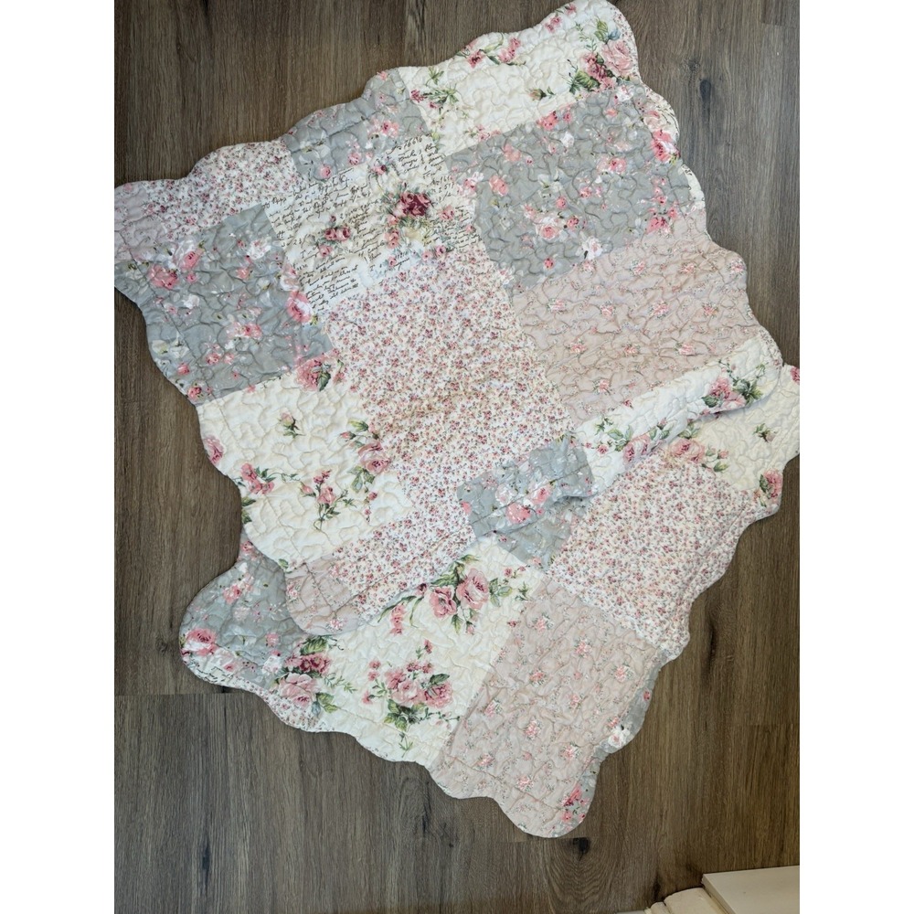 Queen pillow shams,‎ reversible Floral Patchwork, Beautiful Condition